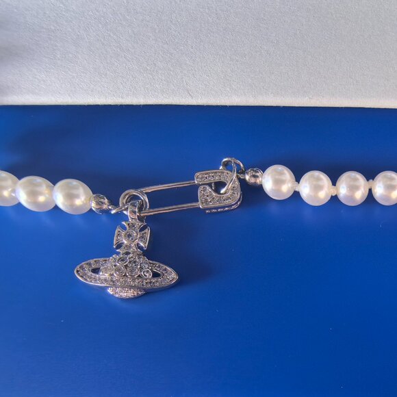 Super Cute Sparkly Gold Saturn Necklace - Picture 5 of 5